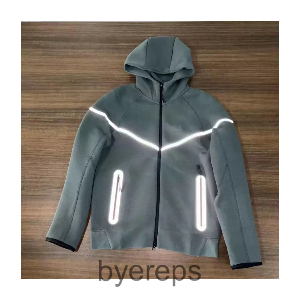 Nike reflective sportswear（15+ Colourways） — photo 4 of 4
