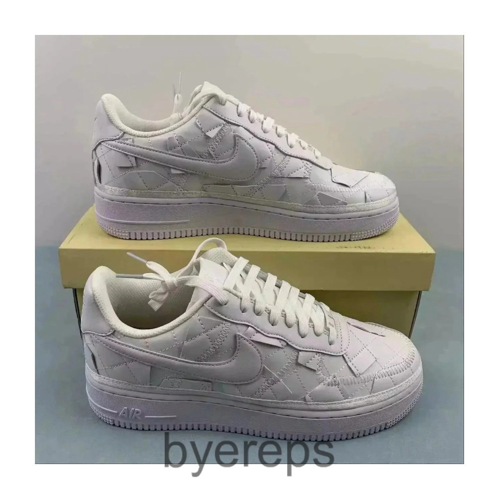 Nike shoes — photo 2 of 4