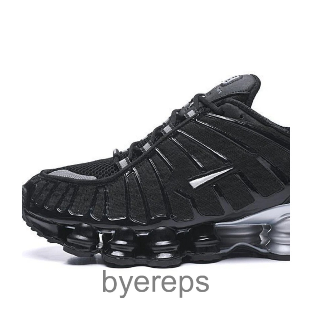 Nike Shox x Supreme — photo 2 of 4