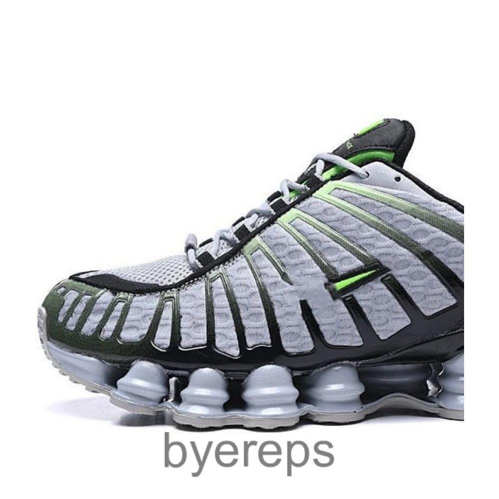 Nike Shox x Supreme — photo 4 of 4