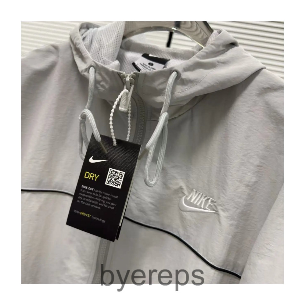 Nike sports tops (2+ Colourways) — photo 3 of 4