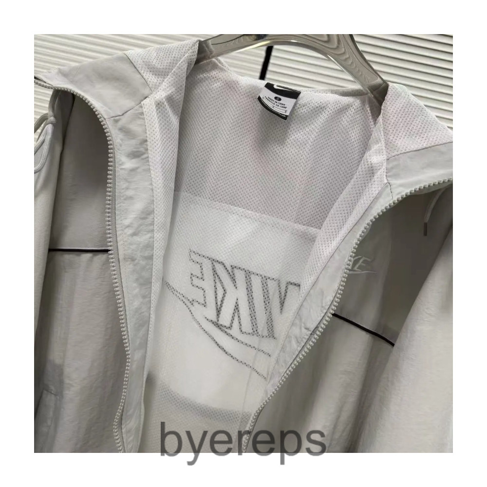 Nike sports tops (2+ Colourways) — photo 4 of 4