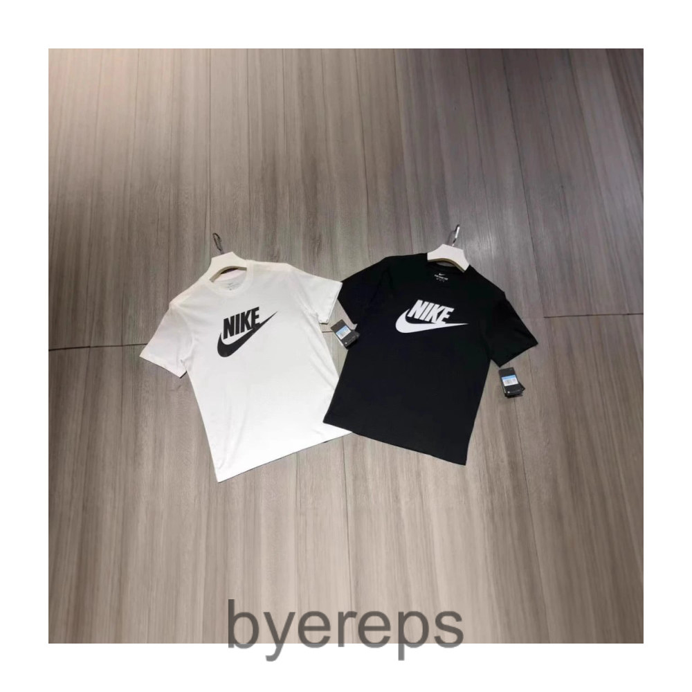 Nike T-shirt — photo 2 of 4
