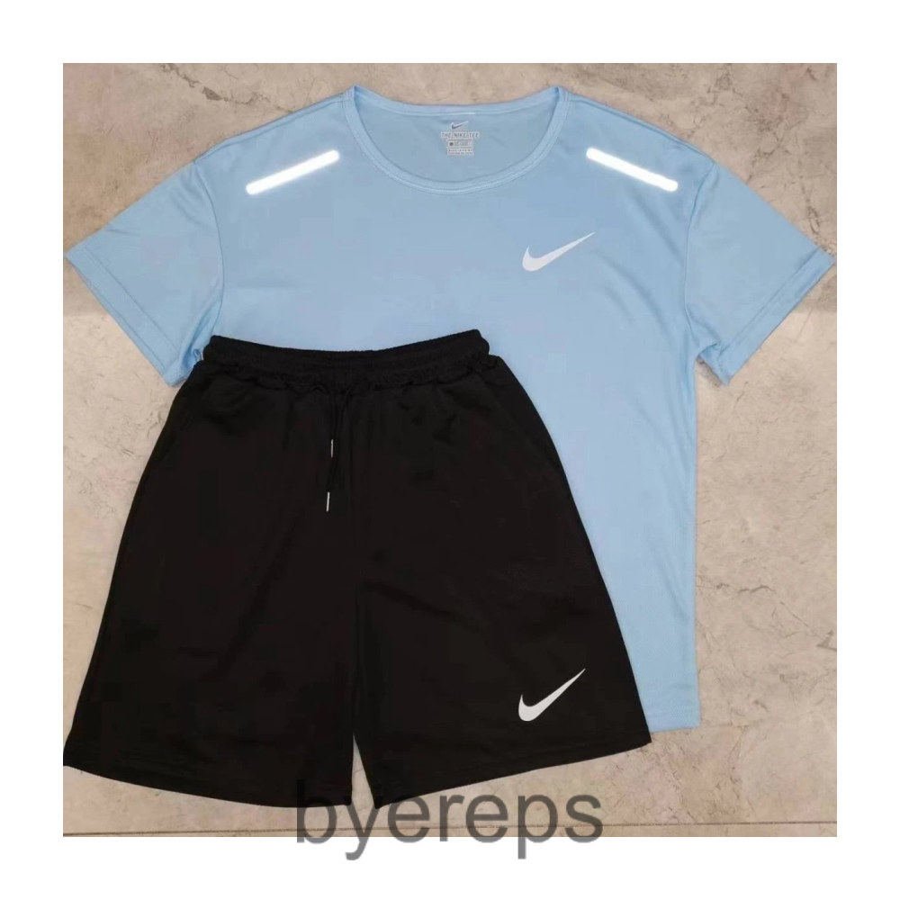 Nike T-shirt — photo 4 of 4