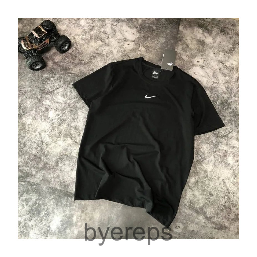 Nike T-shirt — photo 4 of 4