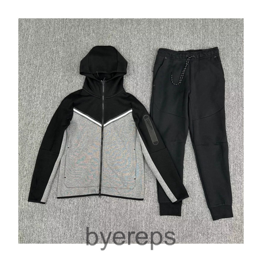 Nike Tech Fleece — photo 3 of 4