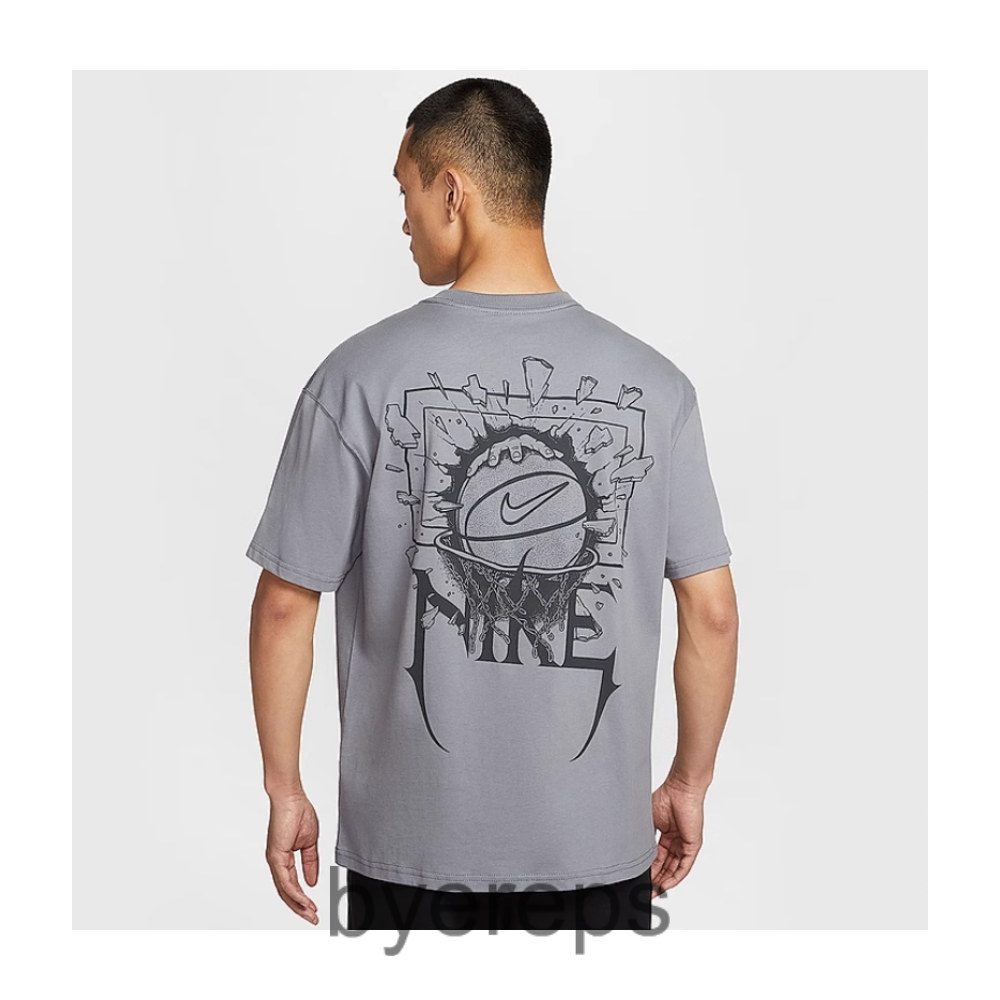 Nike Tee — photo 2 of 4