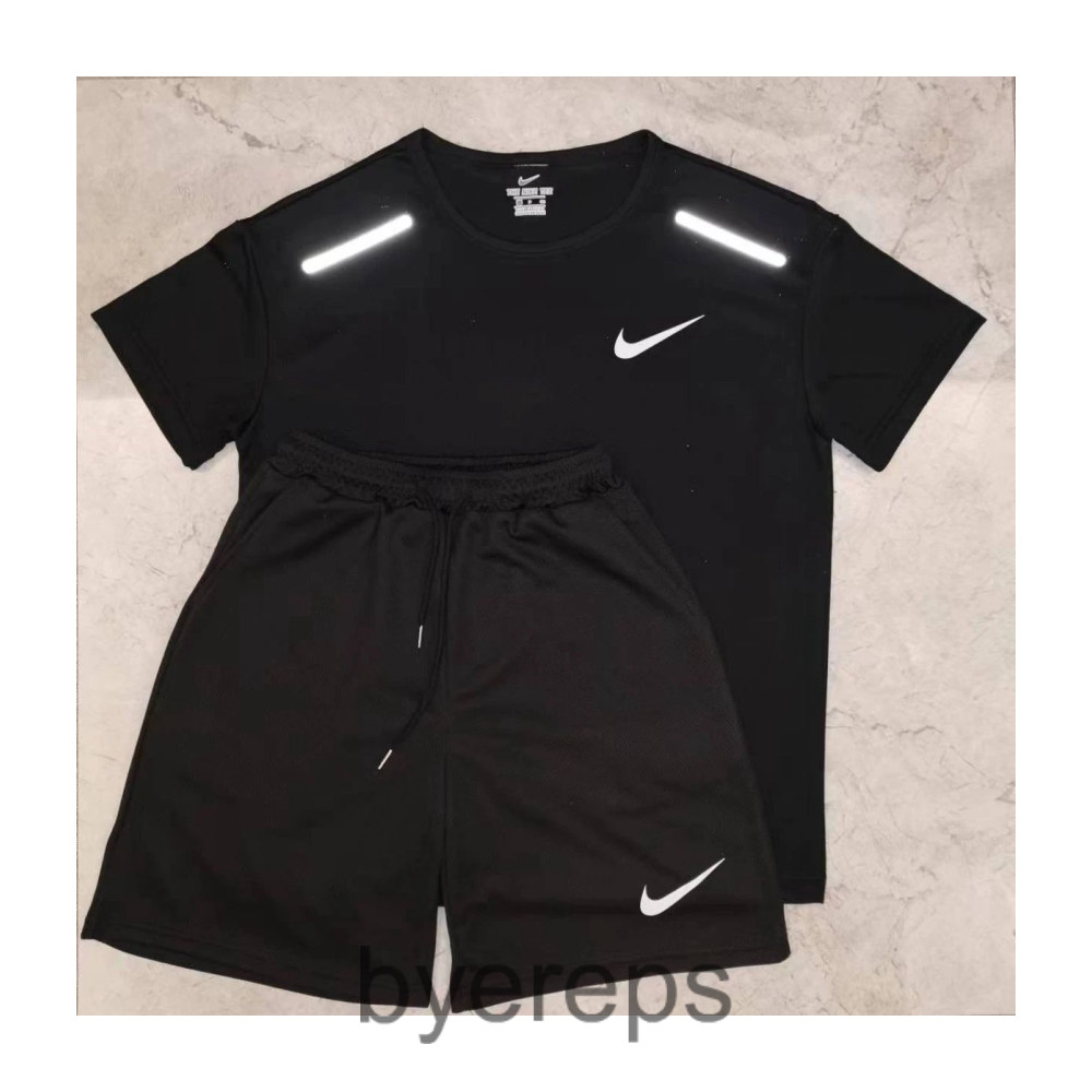 Nike Tee — photo 2 of 4