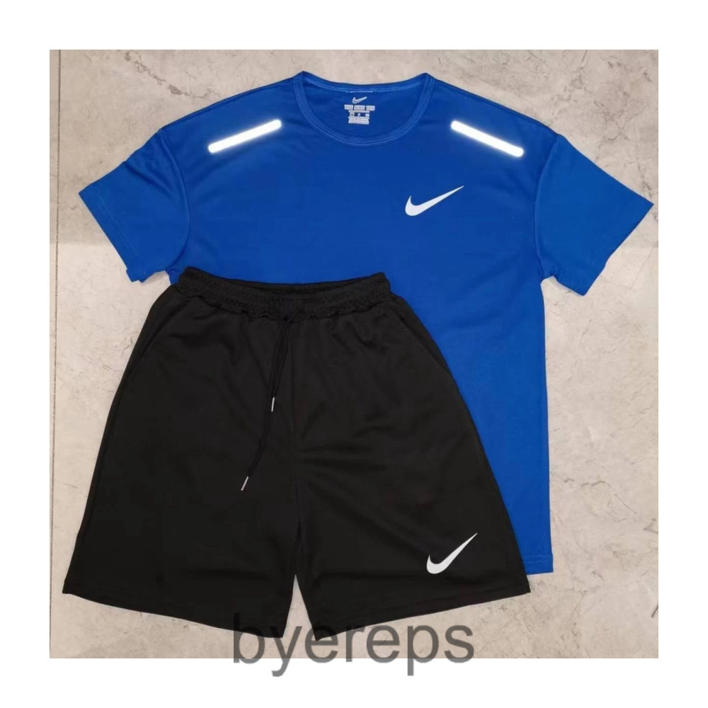 Nike Tee — photo 3 of 4