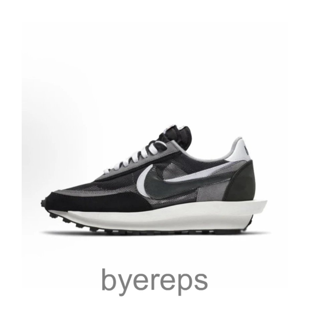 Nike VaporWaffle Sacai Black White — photo 2 of 4