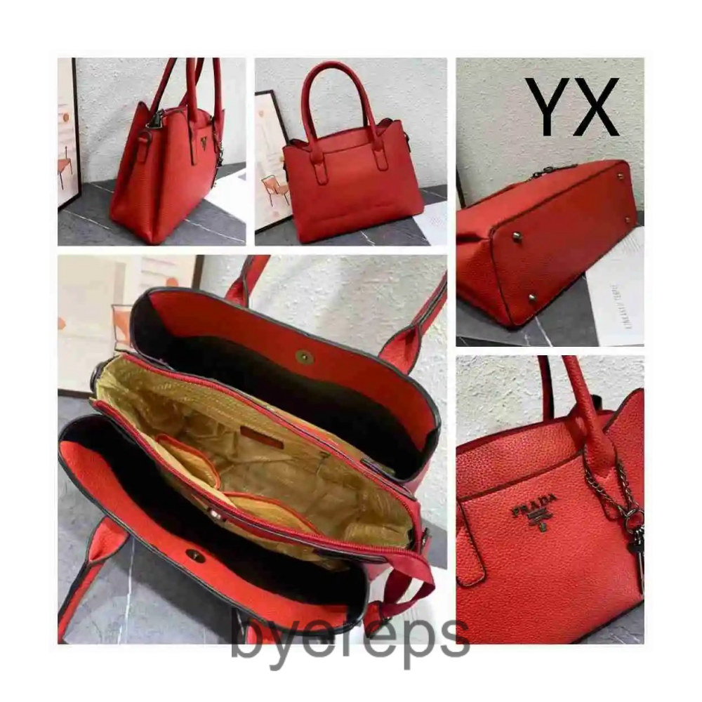 Prada Bag — photo 3 of 4