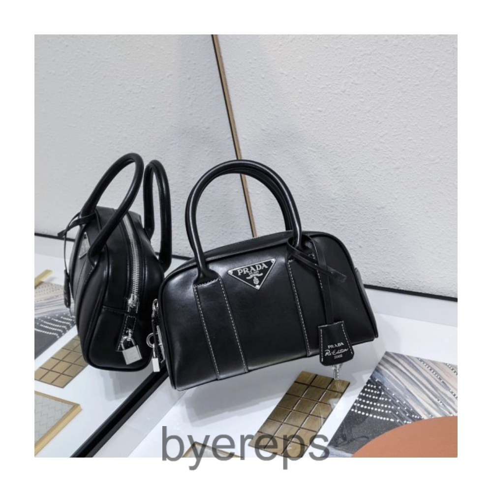 Pu * Da *🖤Super Middle Boston Handbag