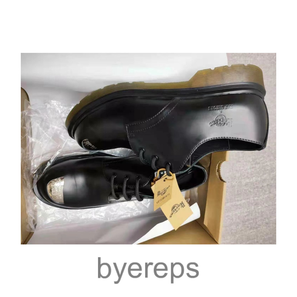 Raf Simons x Dr Martens — photo 4 of 4