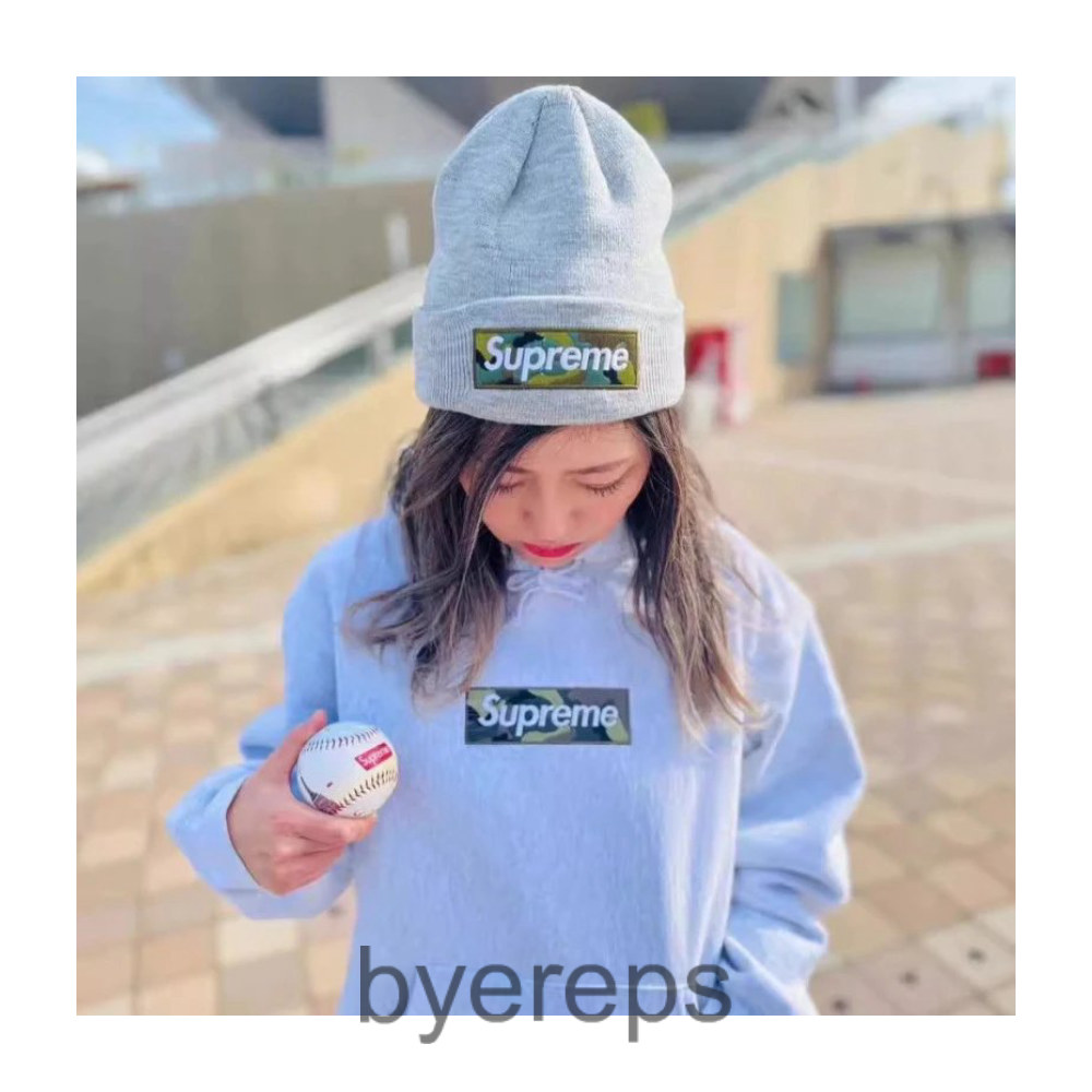 Supreme — photo 3 of 4