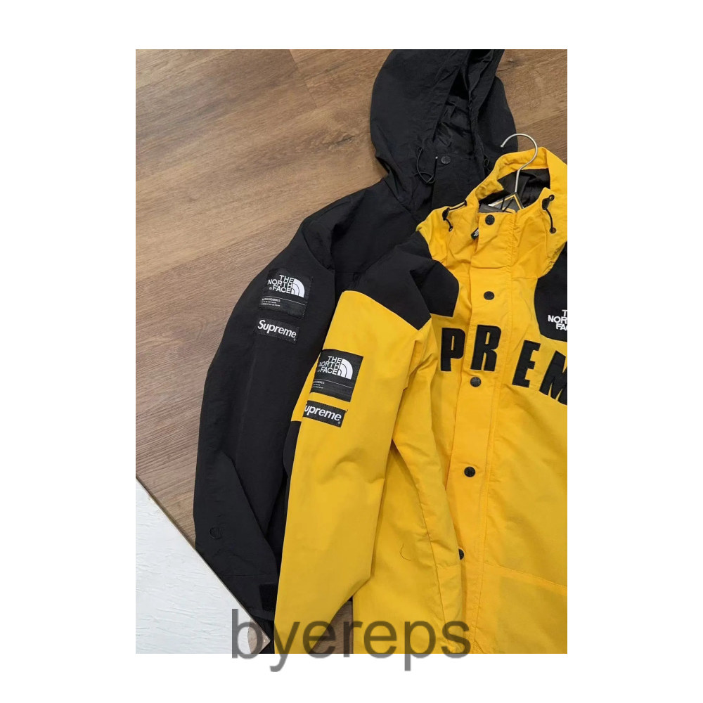 Supreme x The North Face（3+ Colourways） — photo 4 of 4
