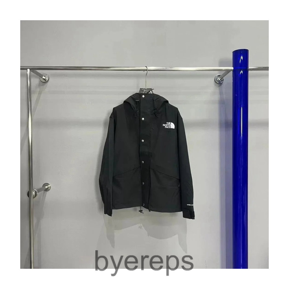 The north face jacket — photo 2 of 4