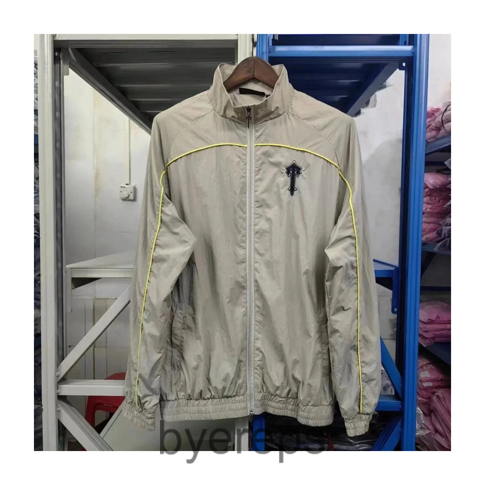 Unbranded Trapstar tracksuits — photo 2 of 4