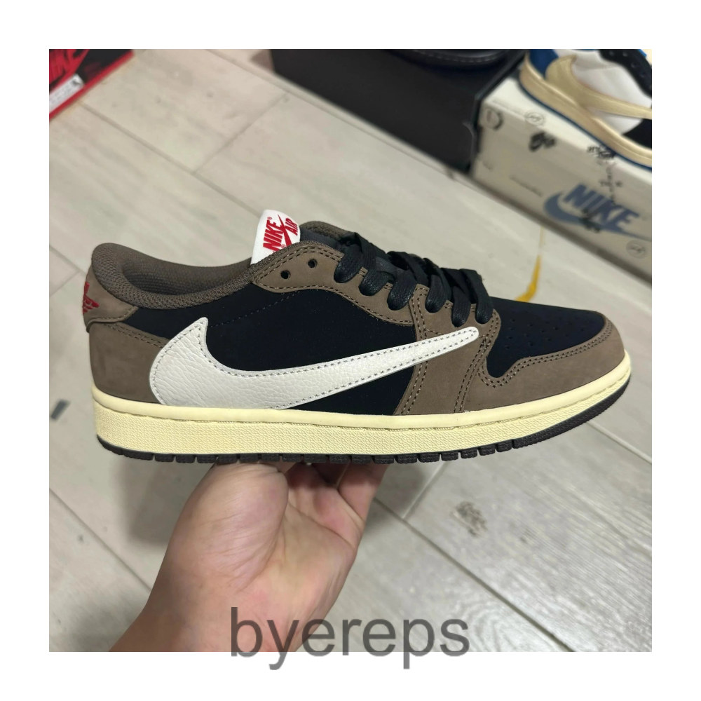 Travis Jordan 1's (all cw) — photo 2 of 4