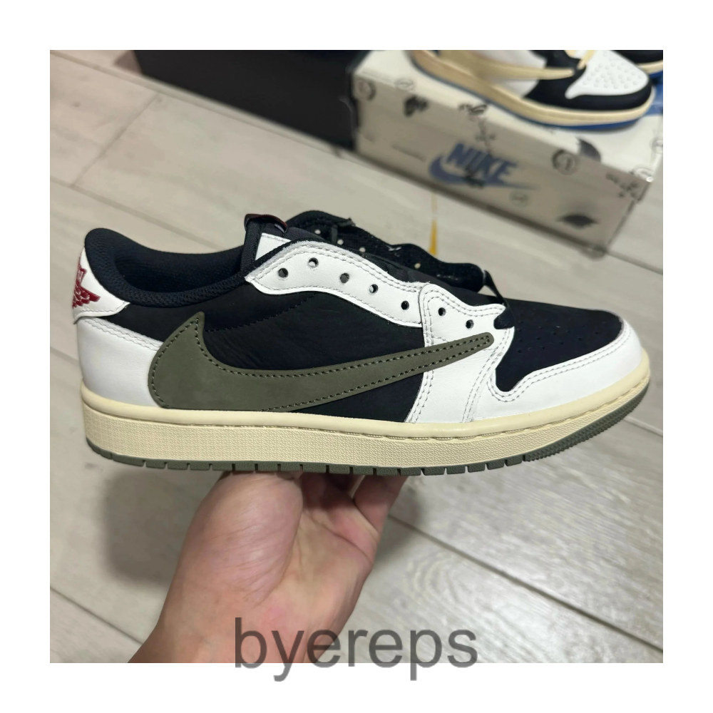 Travis Jordan 1's (all cw) — photo 4 of 4
