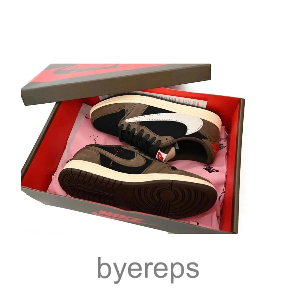 Travis Scott Air jordan 1 — photo 2 of 4