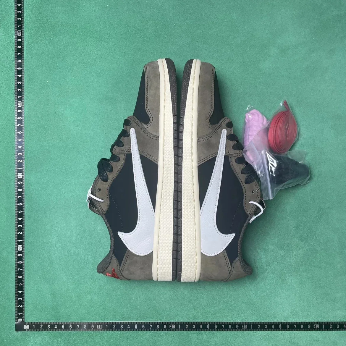 Travis Scott Jordan 1 Low