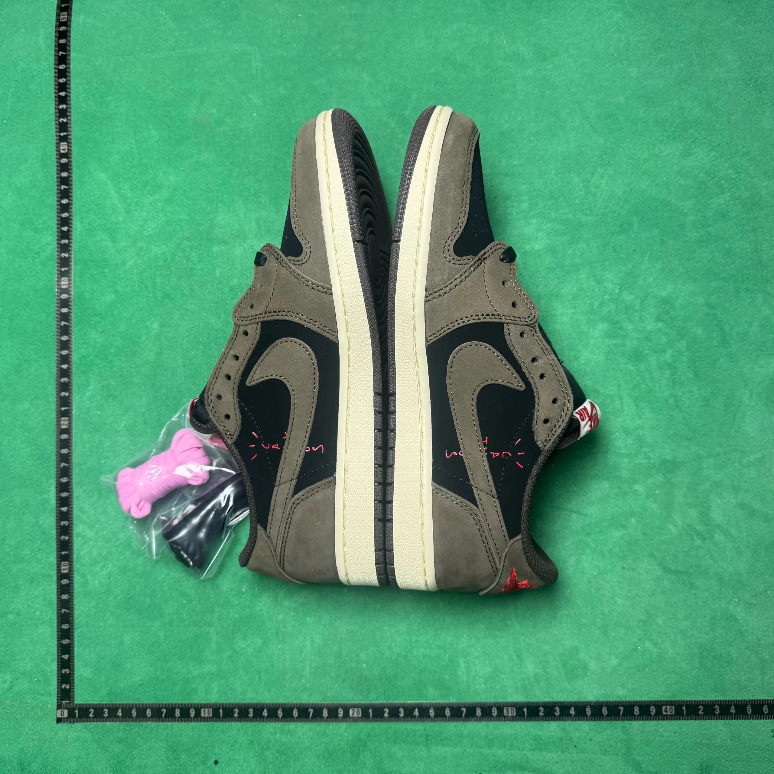 Travis Scott Jordan 1 Low