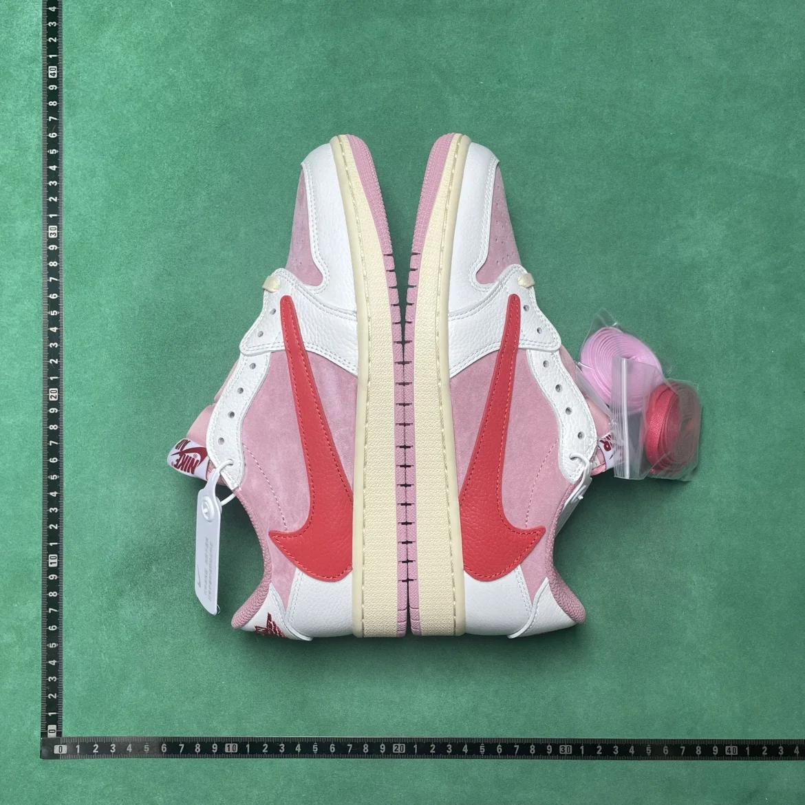 Travis Scott Jordan 1 Low