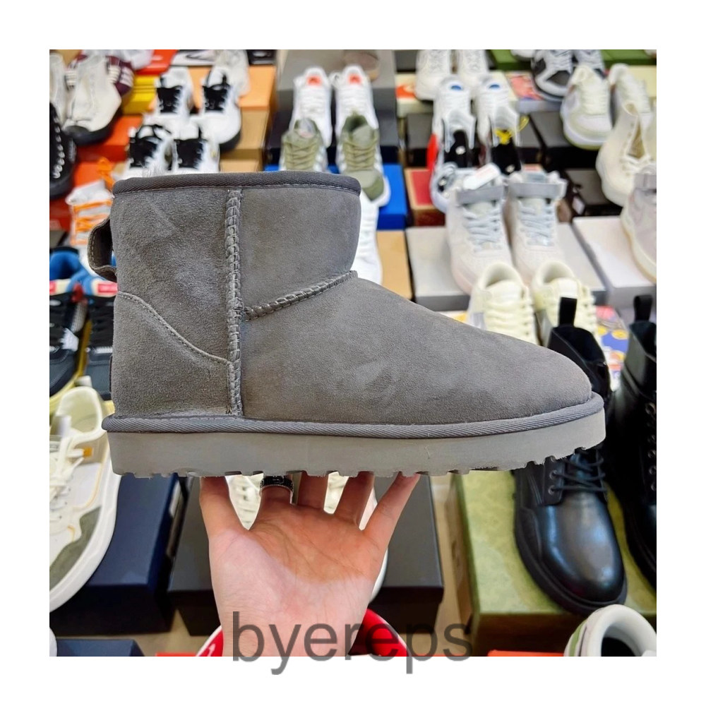 Ugg boots — photo 2 of 4