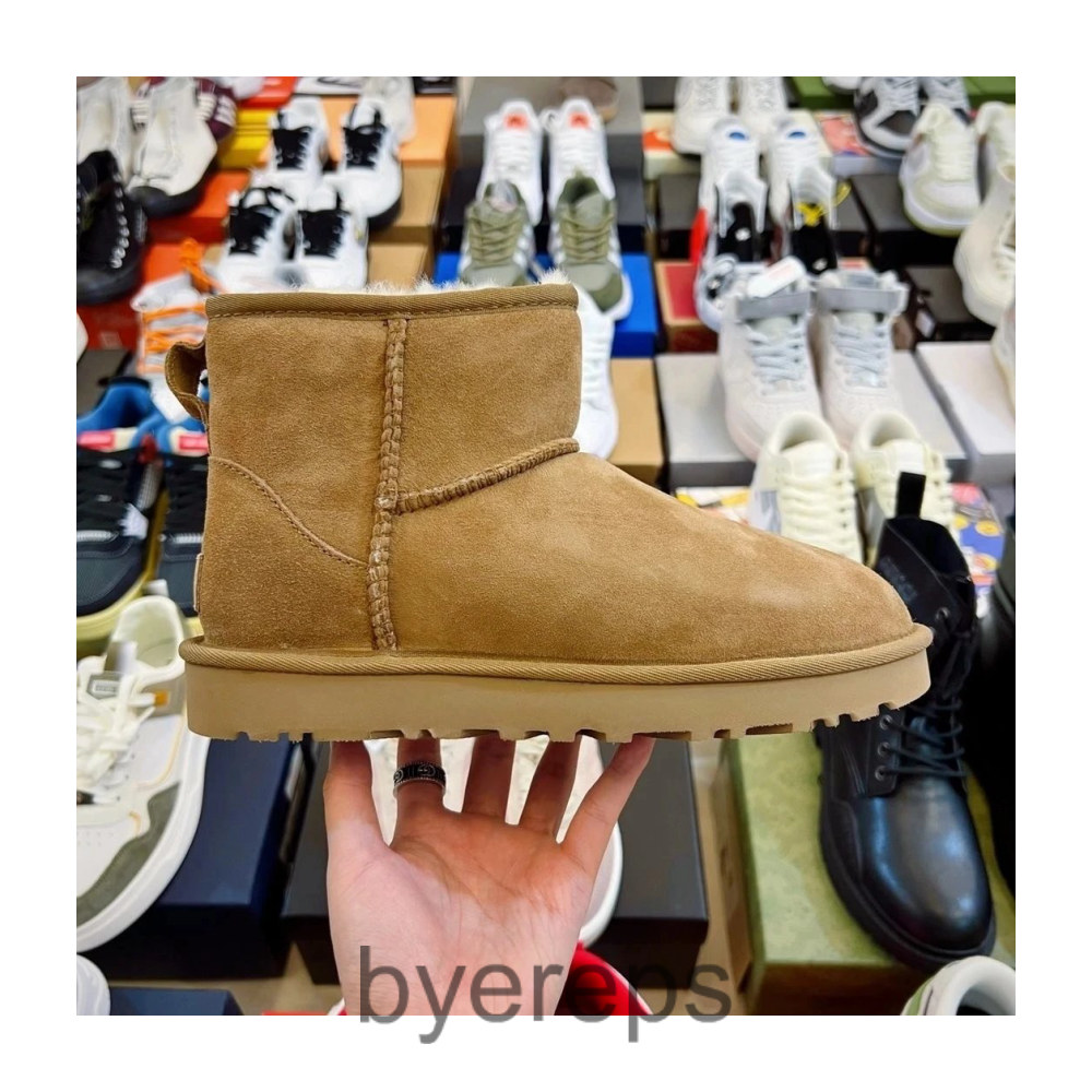 Ugg boots — photo 3 of 4
