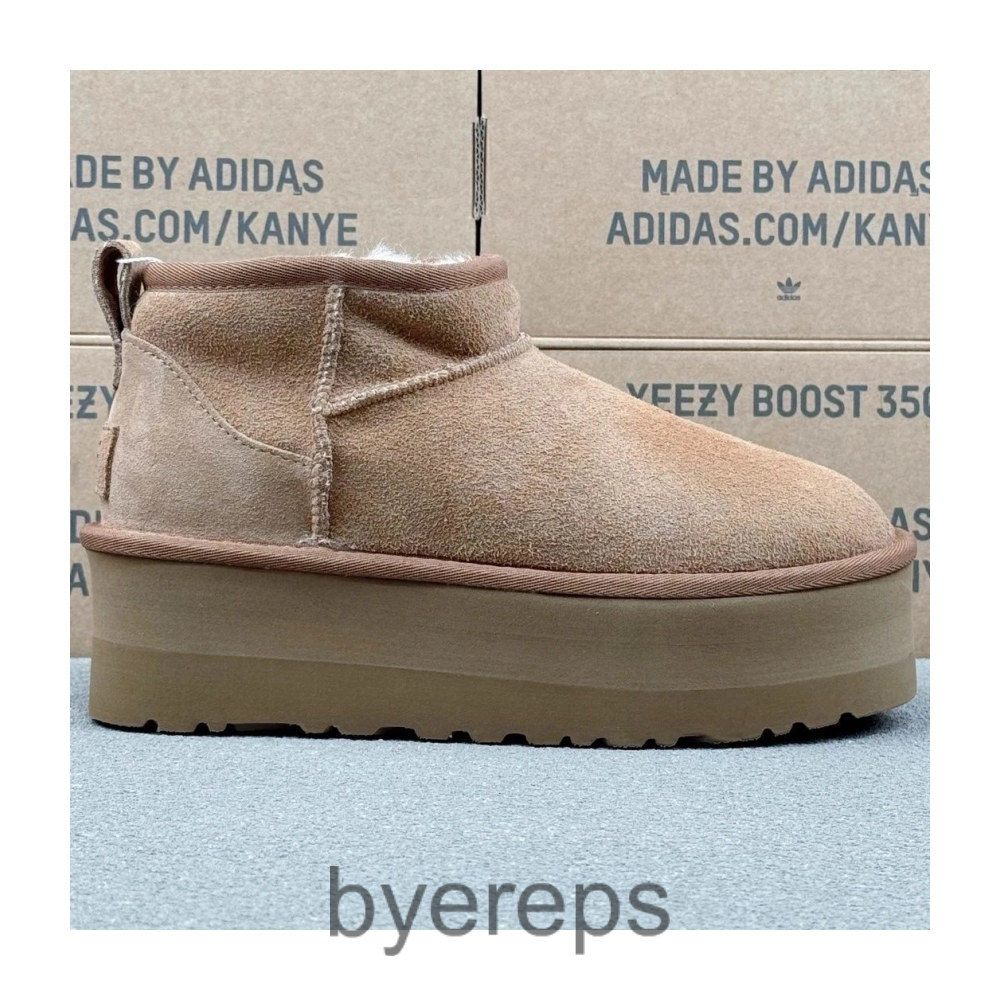 Ugg boots — photo 4 of 4
