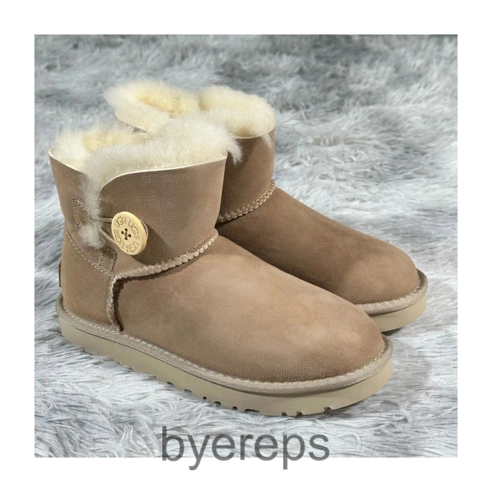 UGG boots — photo 2 of 4