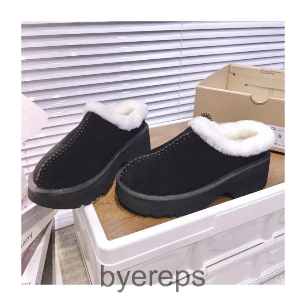 UGG Slides greenport — photo 4 of 4