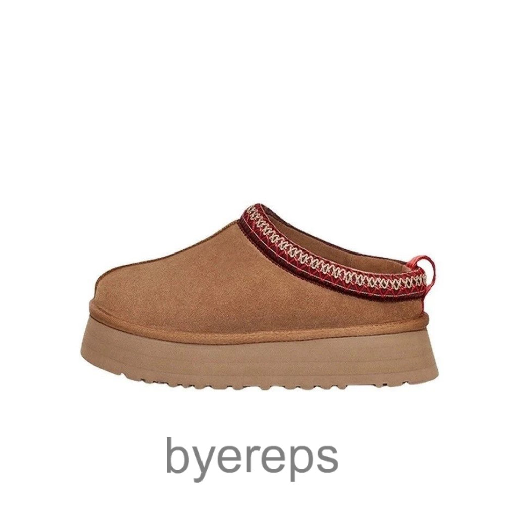 Ugg tasman boots — photo 4 of 4