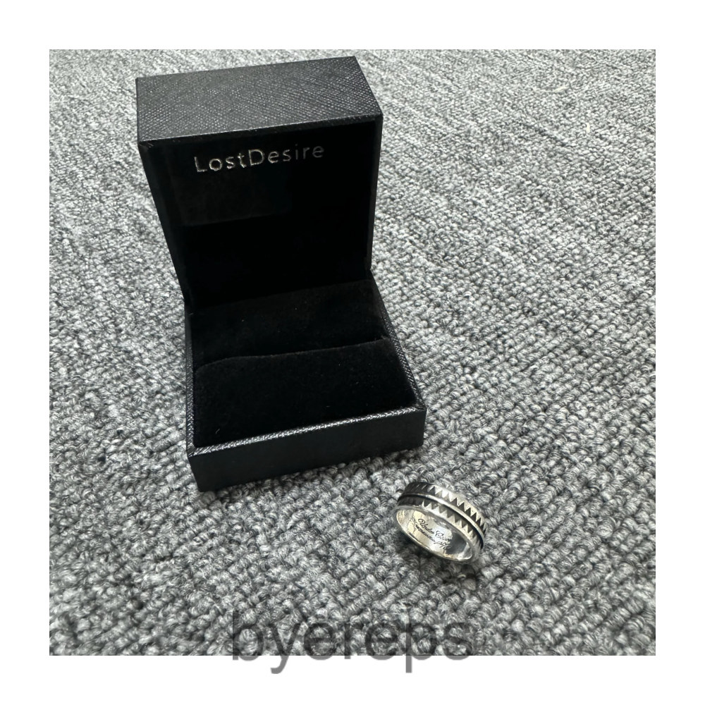 Undercover Giz Jagged Ring