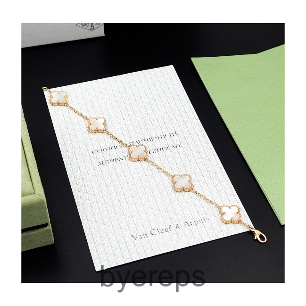 Unbranded Van Cleef & Arpels Necklaces — photo 3 of 4