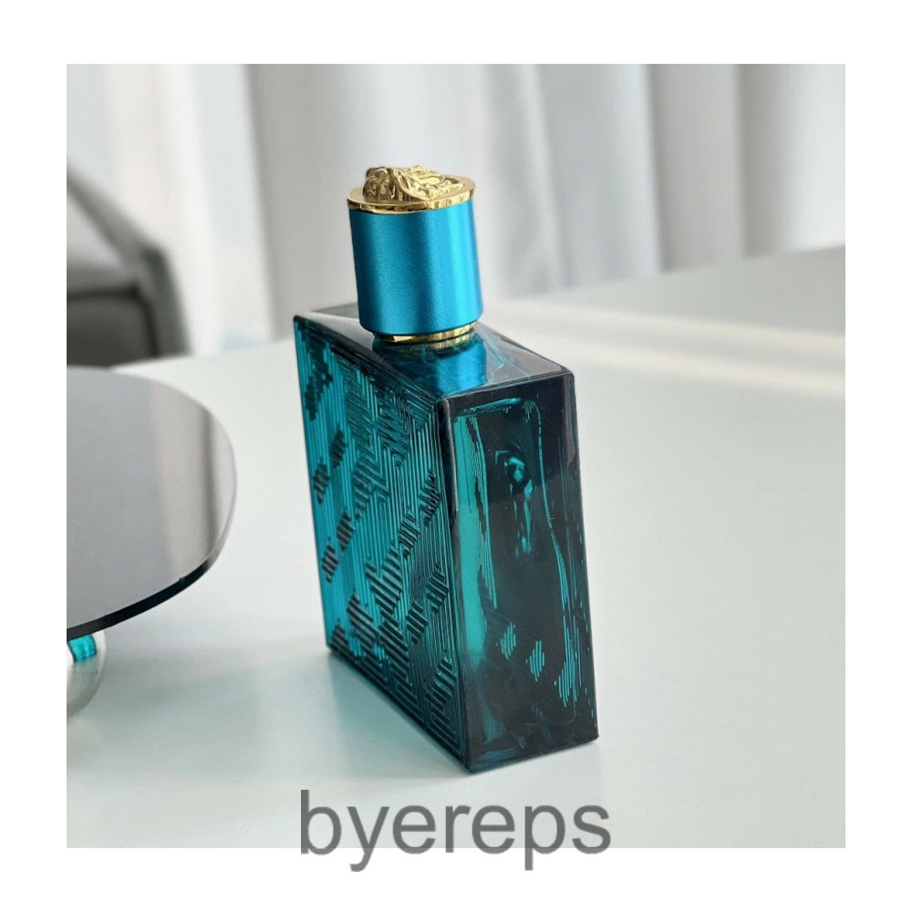 Versace Perfume — photo 2 of 4