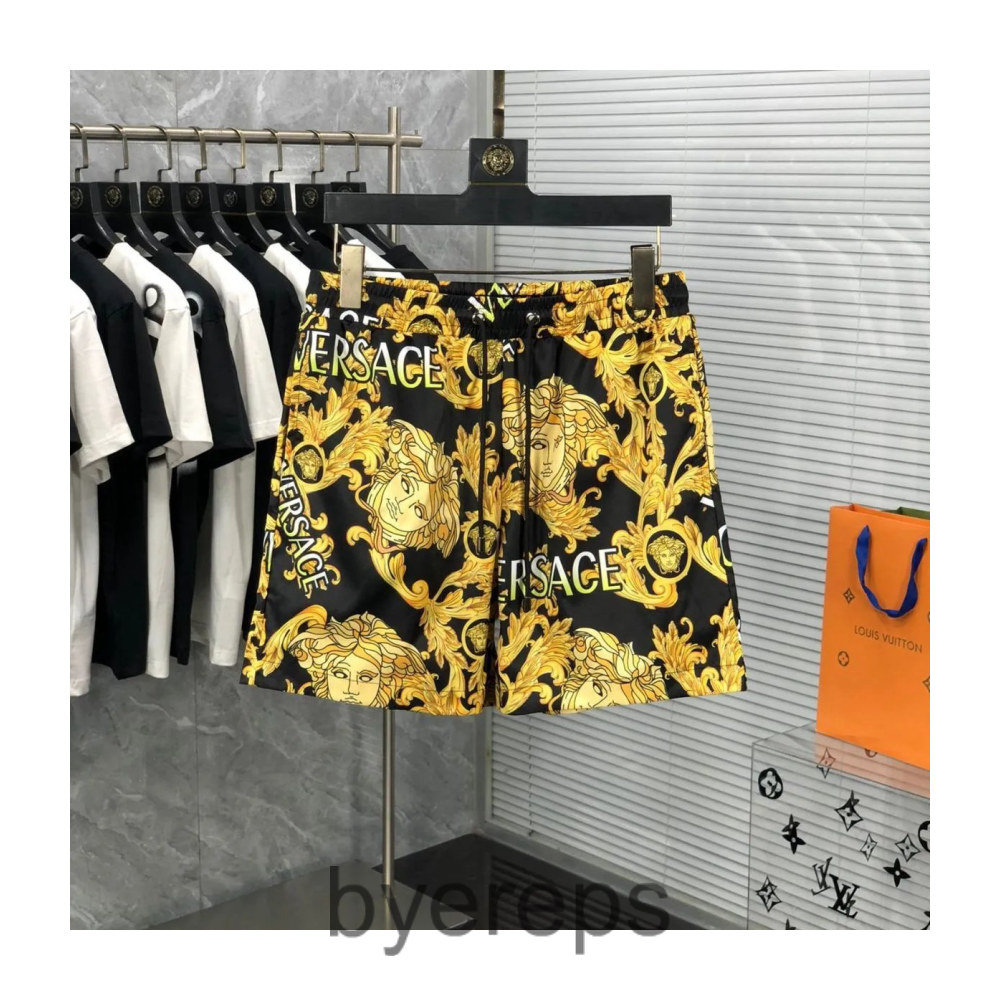 Versace Shorts — photo 2 of 4