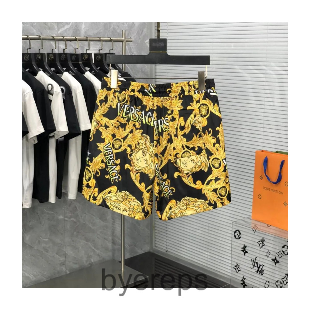 Versace Shorts — photo 3 of 4