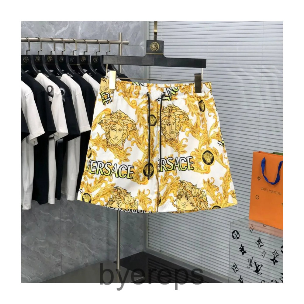 Versace Shorts — photo 4 of 4