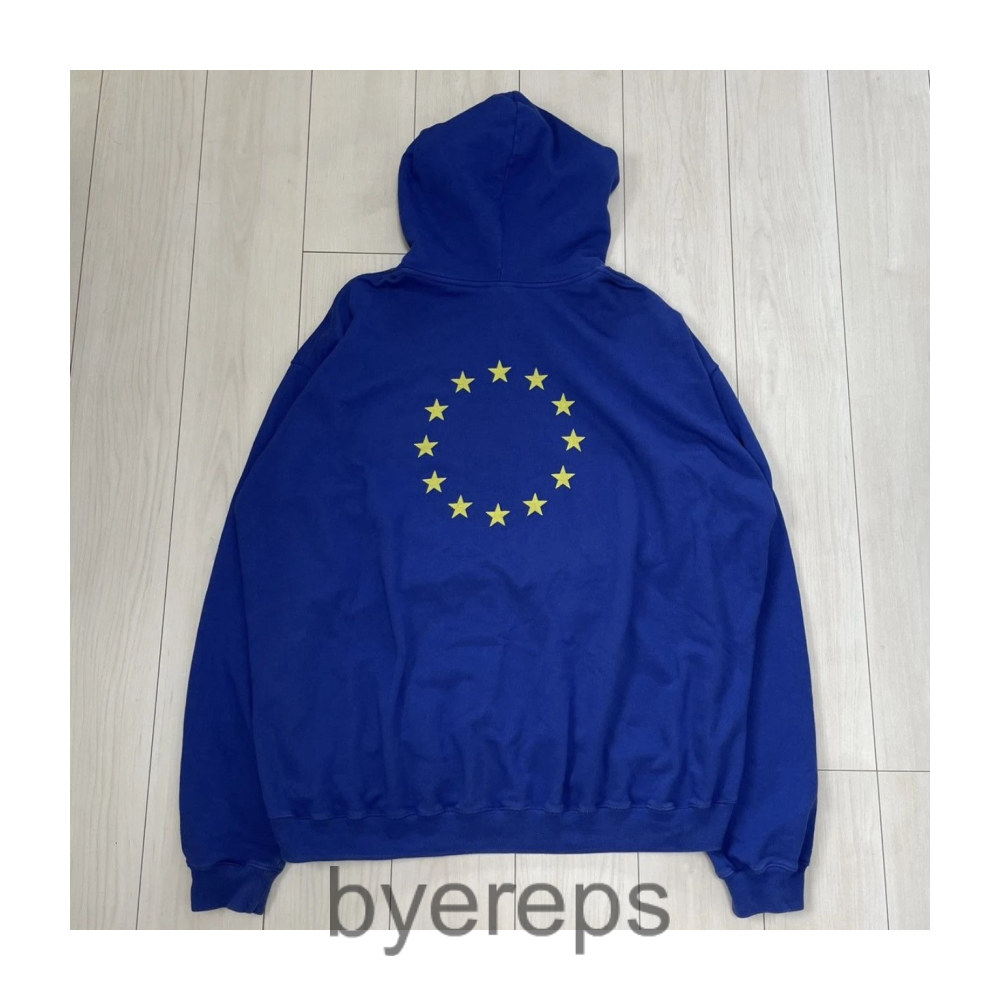 VETEMENTS 2018 Europe Hoodie — photo 2 of 3