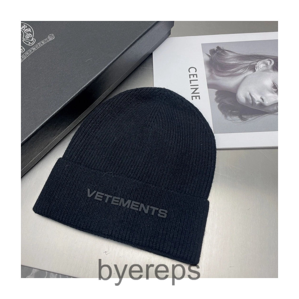 Vetements Beanie — photo 3 of 4