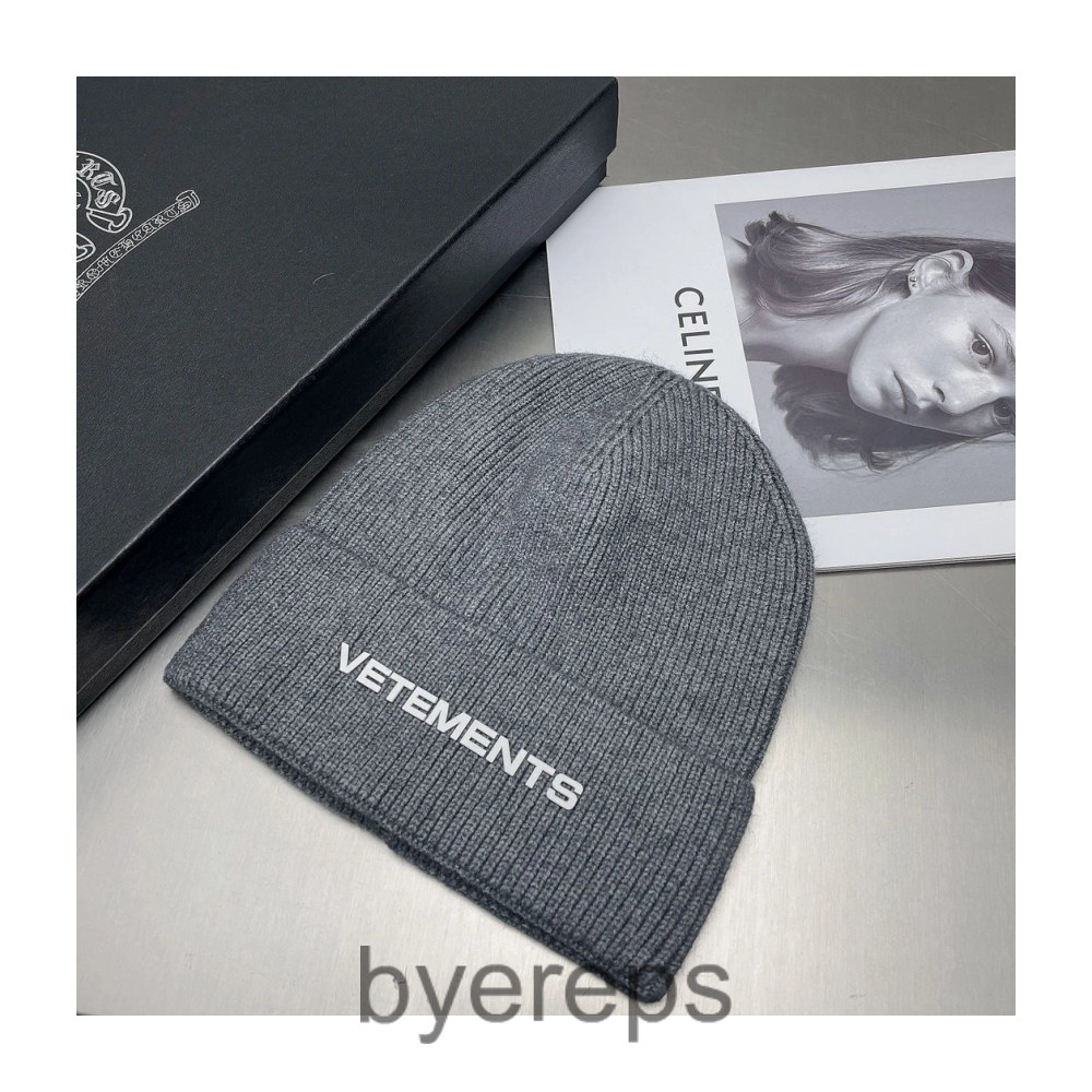 Vetements Beanie — photo 4 of 4