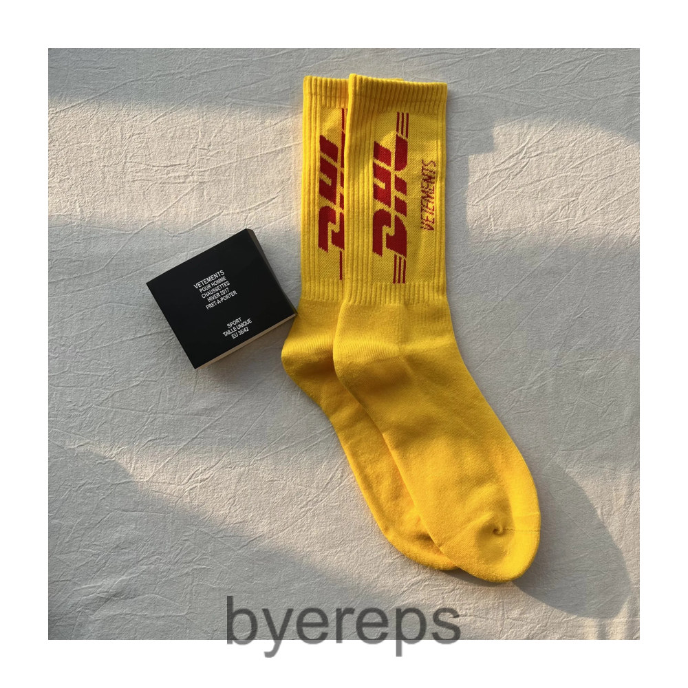 Vetements DHL socks — photo 2 of 4