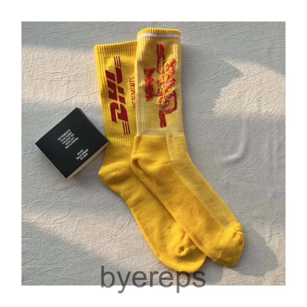Vetements DHL socks — photo 3 of 4