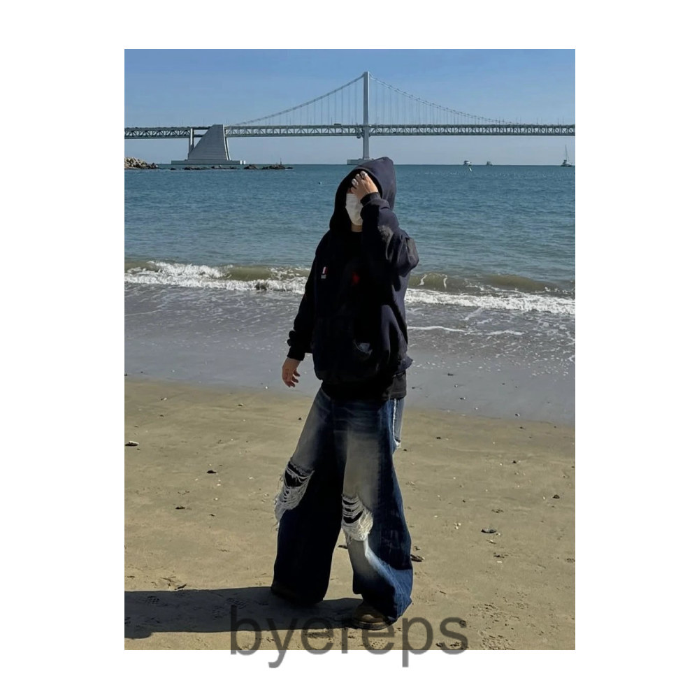 Vetements Distressed Baggy Jeans — photo 3 of 4