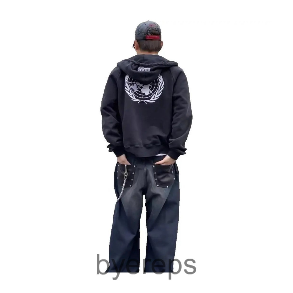 Vetements ,,Free Hugs" Zip Up