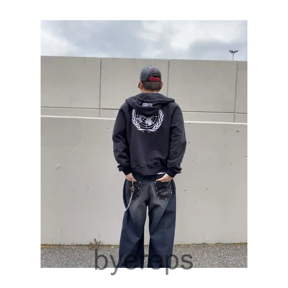 Vetements ,,Free Hugs" Zip Up — photo 2 of 2