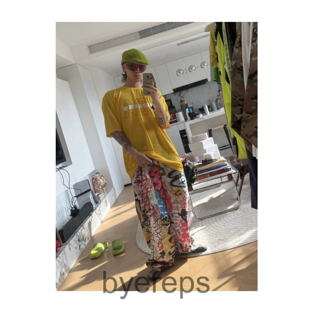 Vetements Graffiti Baggy Denim — photo 2 of 4
