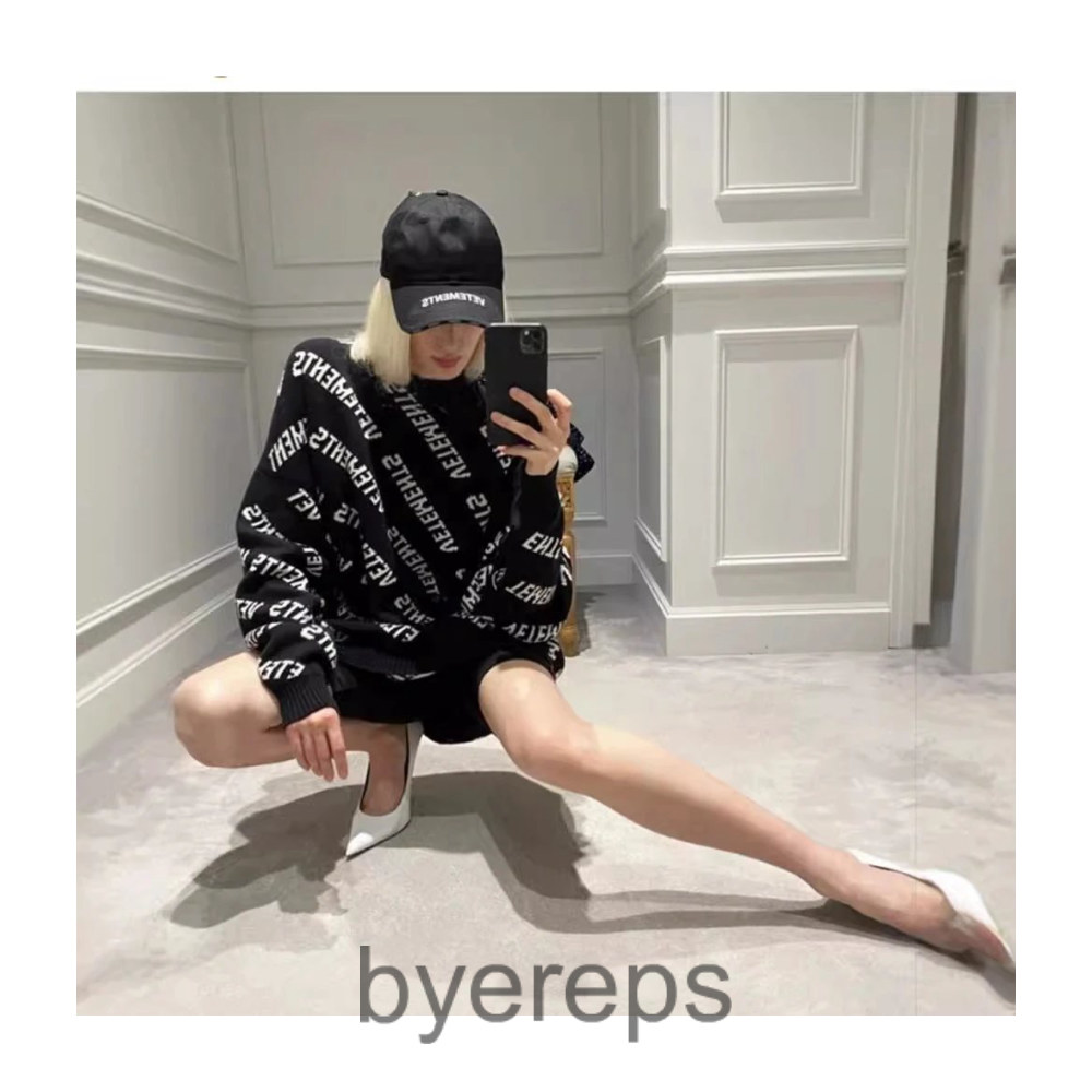 Vetements Knit — photo 2 of 4
