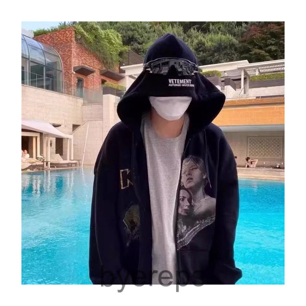 Vetements Titanic Zip Up — photo 2 of 4